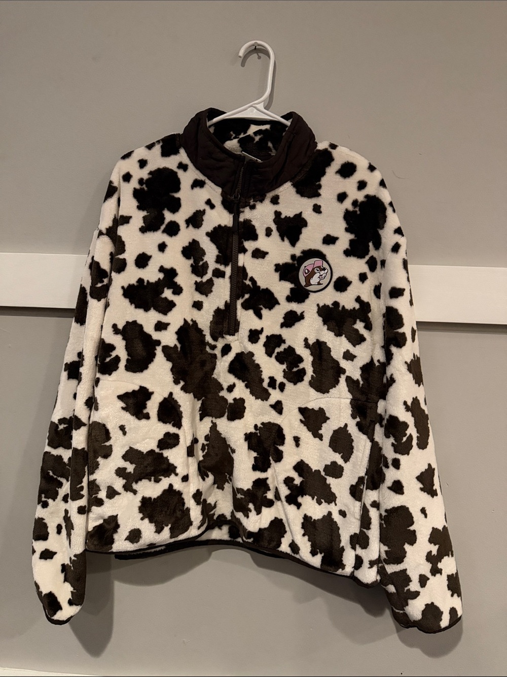 Women’s Bucces Cow-Print Fleece Pullover Jacket - White & Brown
